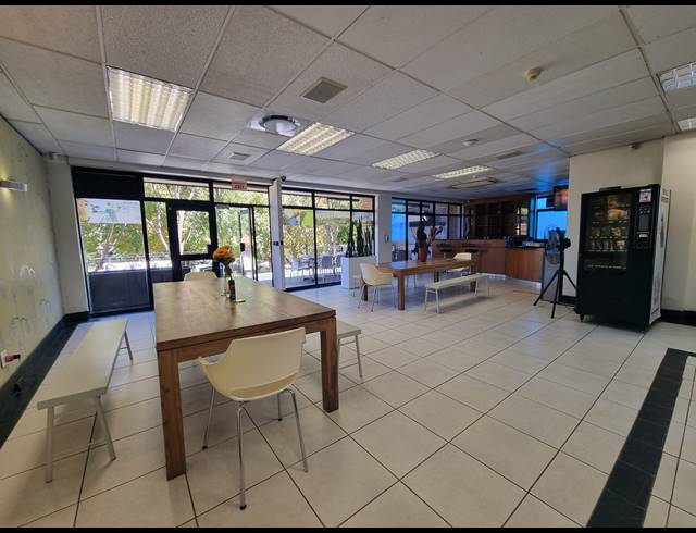 1,832M² OFFICE FOR SALE IN WOODMEAD